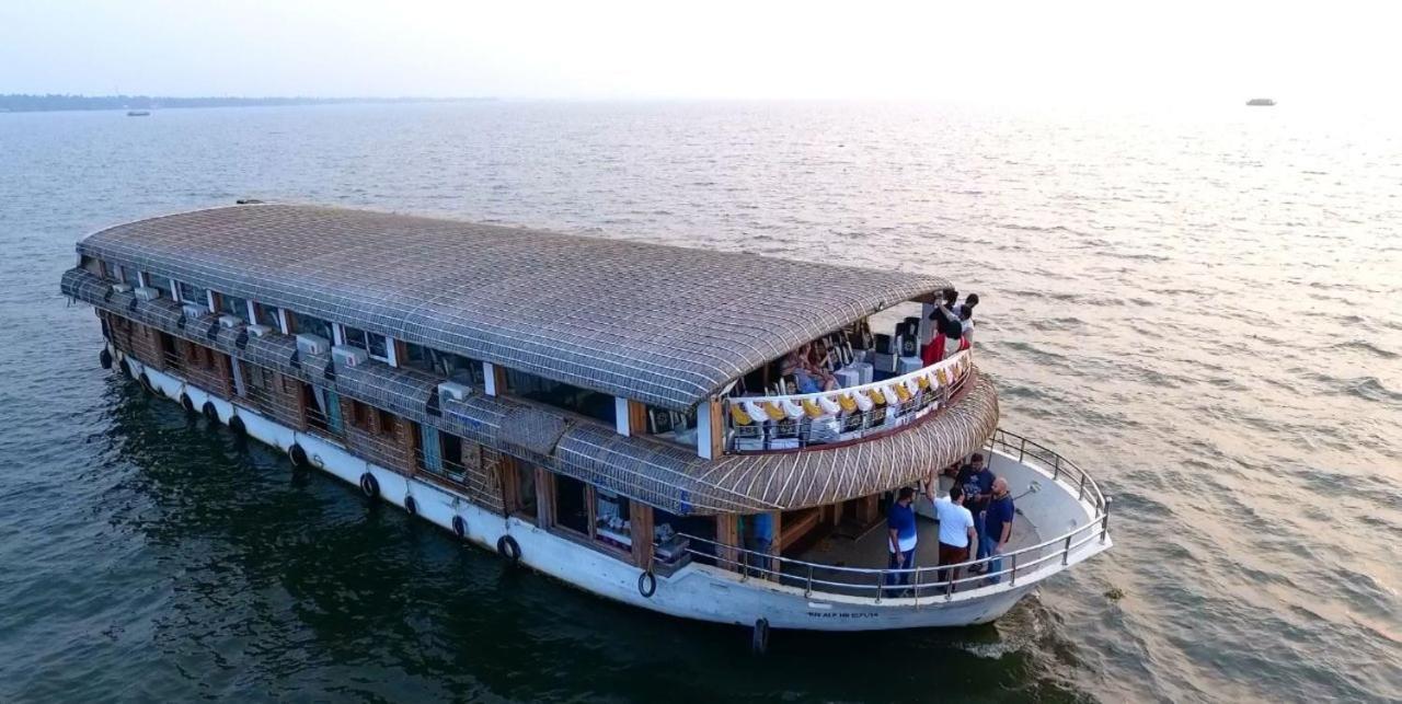 Cosy Premium Houseboats Hotel Alappuzha Exterior photo
