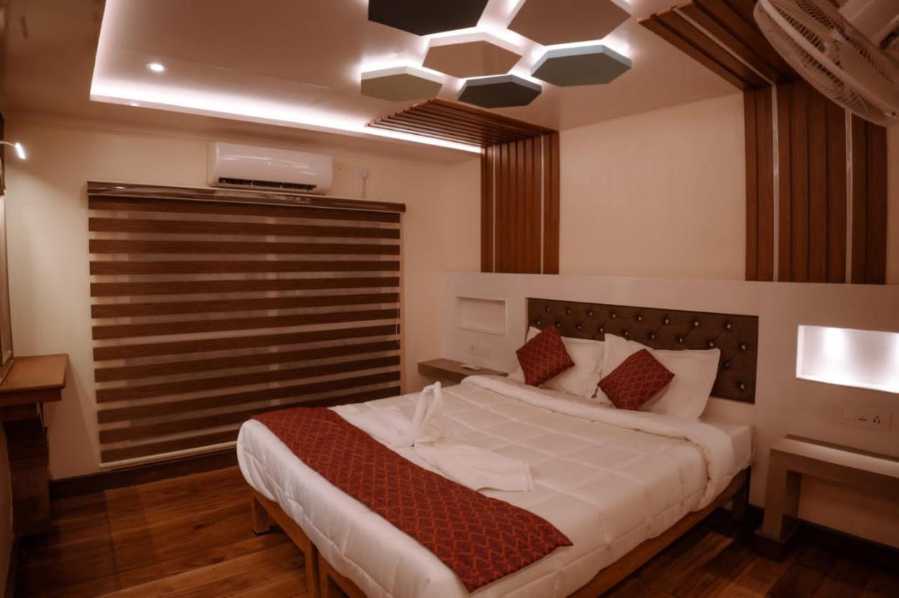 Cosy Premium Houseboats Hotel Alappuzha Exterior photo
