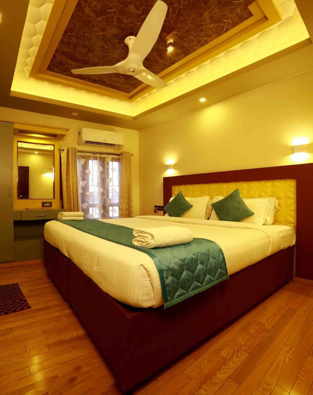 Cosy Premium Houseboats Hotel Alappuzha Exterior photo