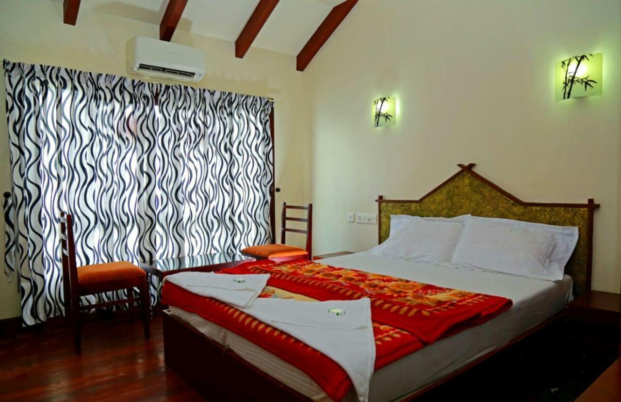 Cosy Premium Houseboats Hotel Alappuzha Exterior photo