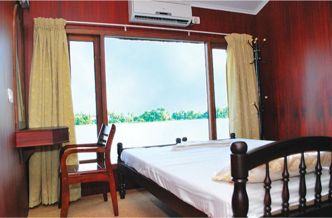 Cosy Premium Houseboats Hotel Alappuzha Exterior photo